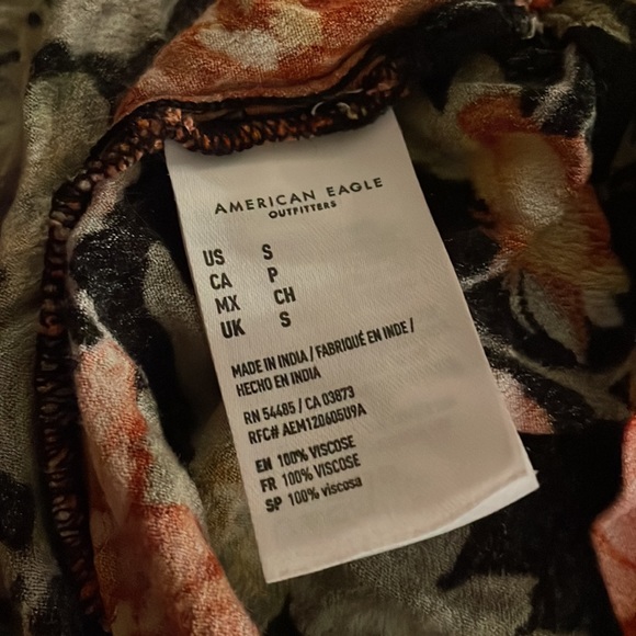 AEO Dark Floral Top 🦅🖤🌹 - Picture 11 of 12